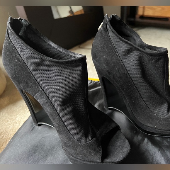 Fendi mesh and suede booties, gently used - Picture 11 of 14